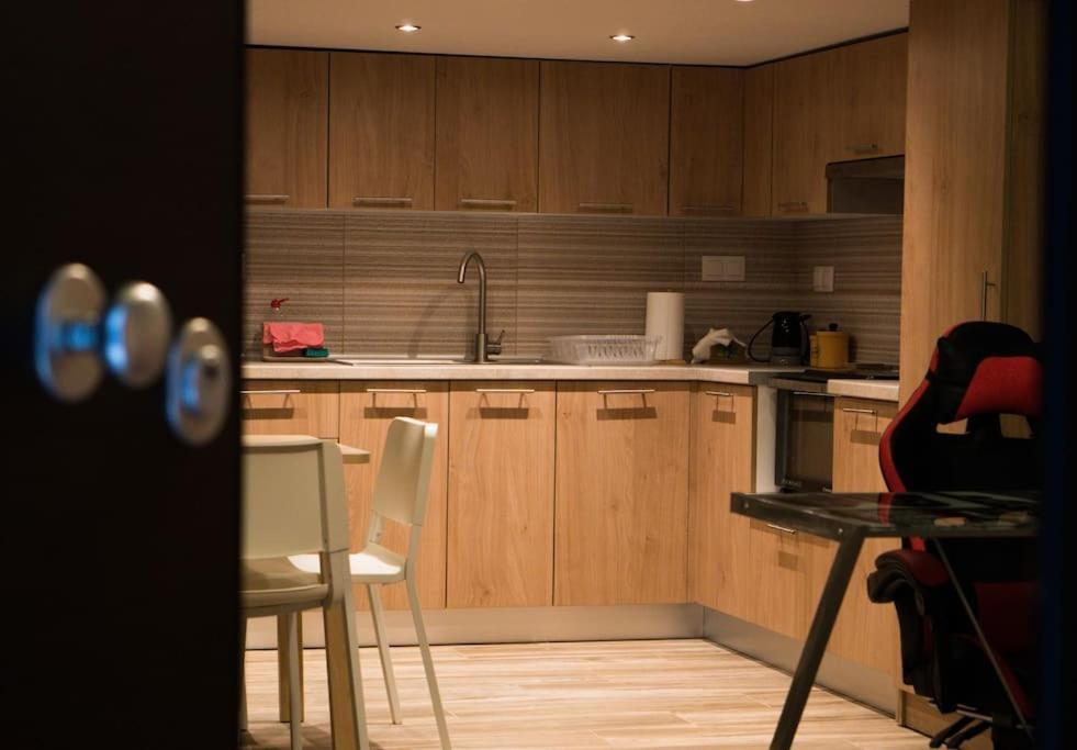 Modern Cozy Appartment In Thessaloniki Buitenkant foto